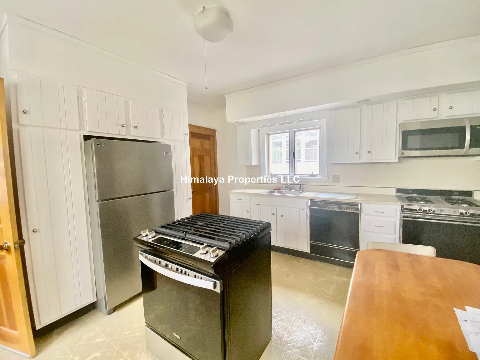 6 bed, 2.0 bath, $8,250 — Photo 2