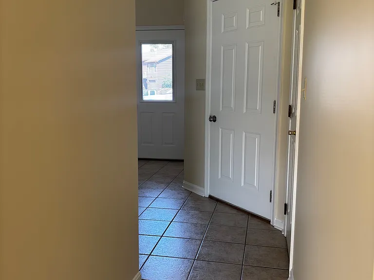 371 Stonegate Cir S — Photo 4