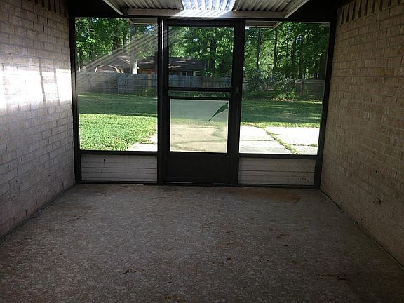 Breezeway / greenhouse facing backyard
