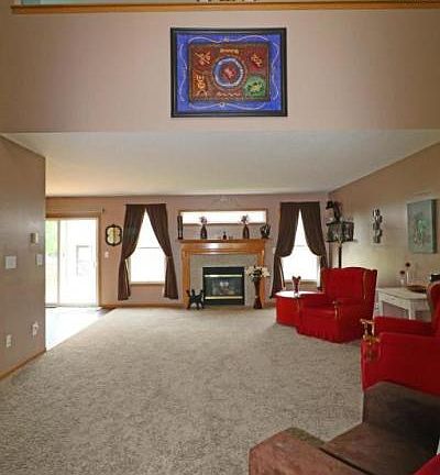 4th image of 1075 Green Meadow Ave