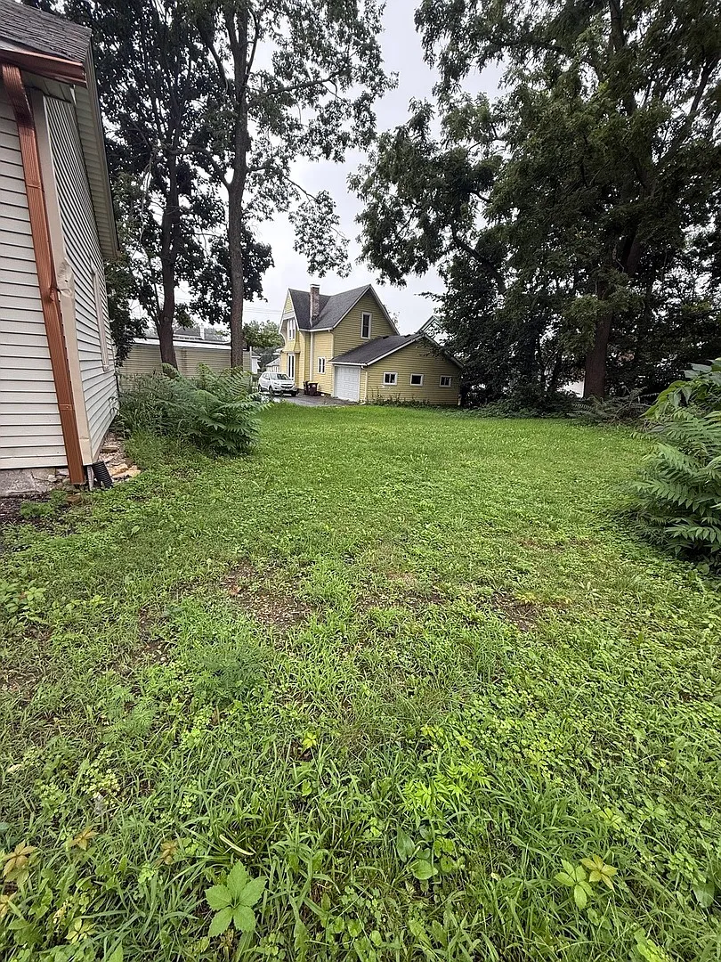 2 bed, 800 sqft, $1,300 — Photo 2