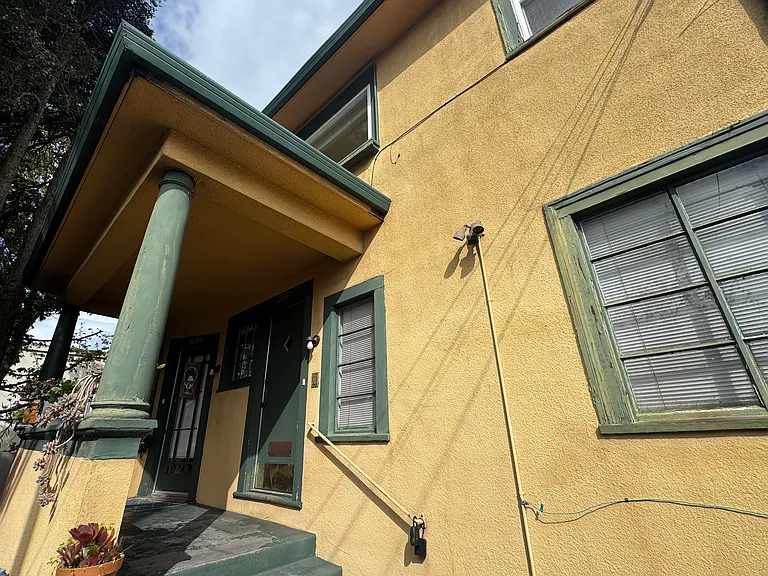1835 Carleton St — Photo 8