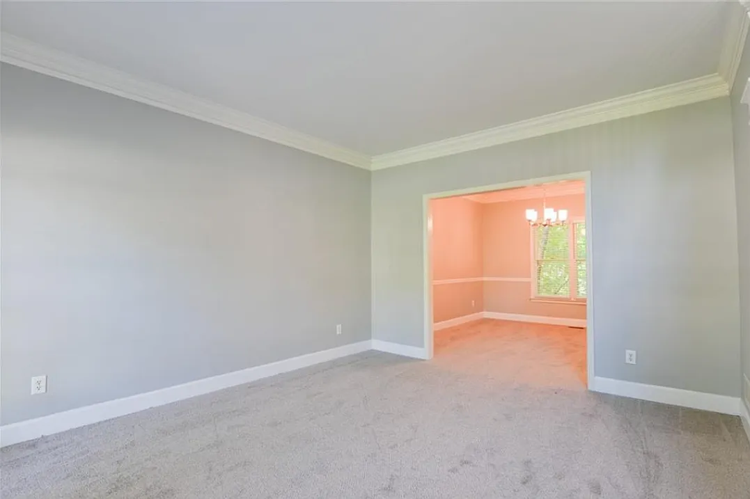5 bed, 2.5 bath, 3200 sqft, $2,700 — Photo 4