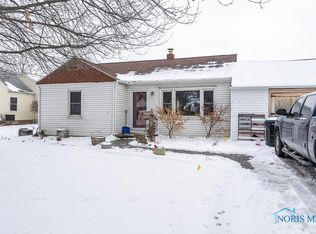 859 Schmidlin Rd, Oregon, OH 43616