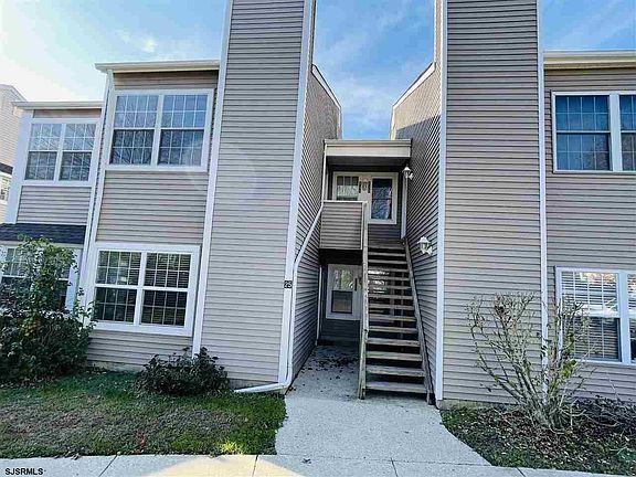 2nd image of 127 Driftwood Ct #25