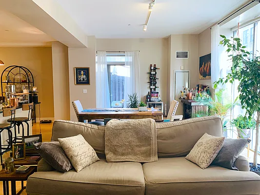 Rented by Compass | media 12