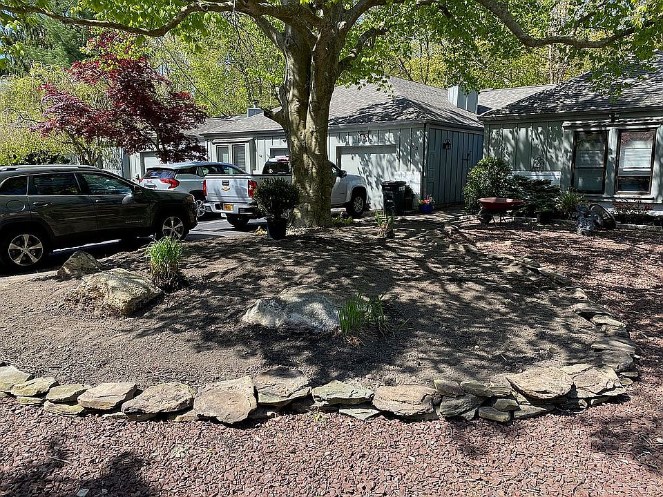 1st image of 63 Laurel Cres