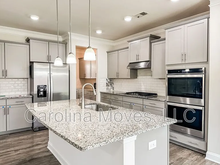 400 Raleighwood Ln — Photo 4
