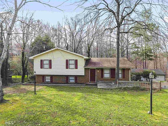 2nd image of 1462 Lakeshore Cir