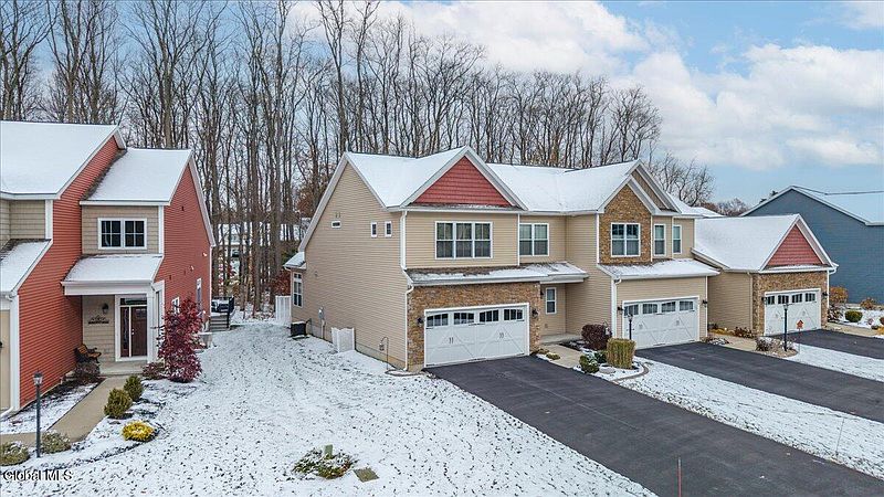 3rd image of 8A Macoun Drive