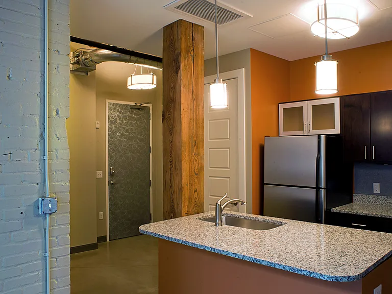 Serrano Lofts — Photo 12