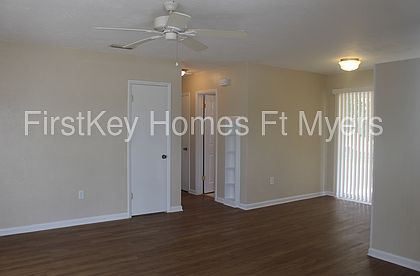 4th image of 2215 Hariet St