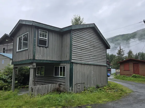204 Hightower Rd, Girdwood, AK 99587