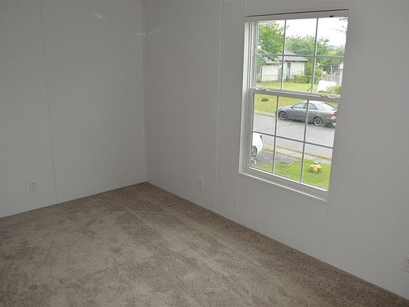 4th image of 160 Melinda Ln
