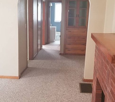 2nd image of 216 S 9th St