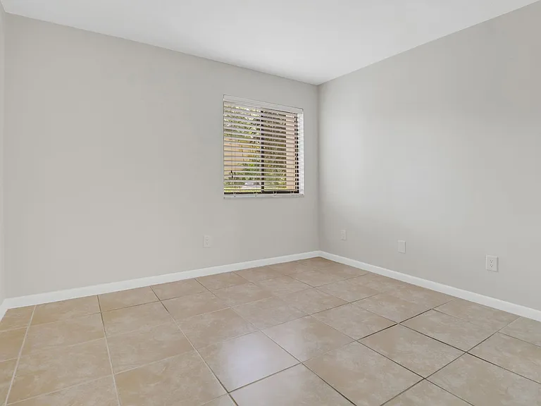 7115 Lakeridge Ct #110 — Photo 18