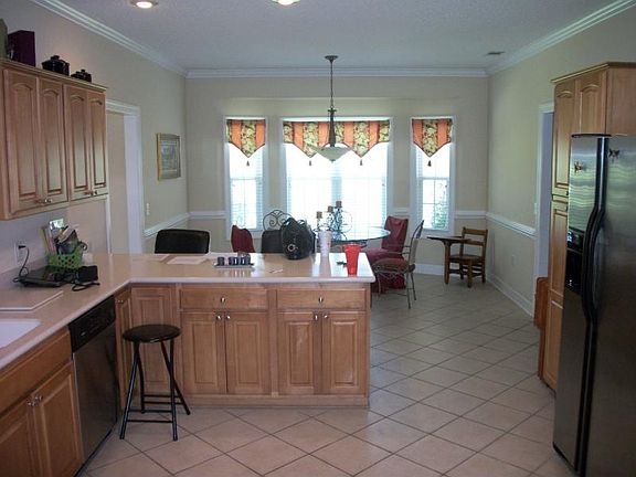 3rd image of 110 Saint Matthews Rd