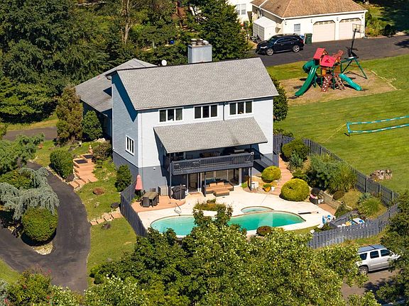 4th image of 313 Wyndmoor Ln