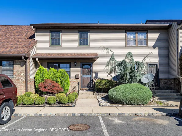 3 Village Green Way, Hazlet, NJ 07730
