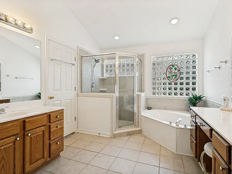 10 Oakwell Farms Pkwy — Photo 18