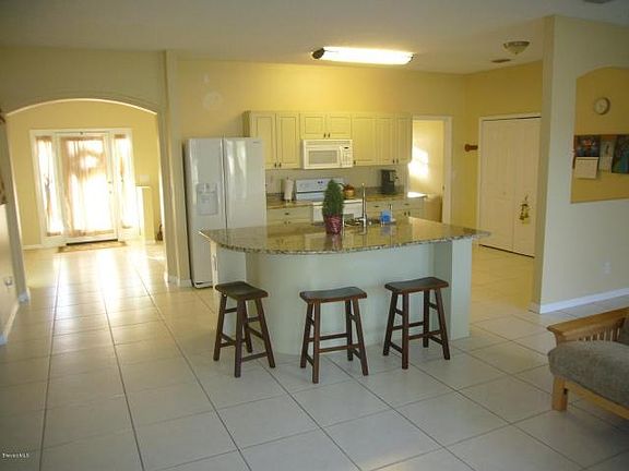 2nd image of 1022 Del Mar Cir
