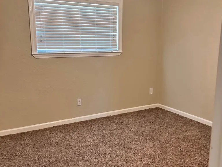 Debonaire Dr — Photo 8