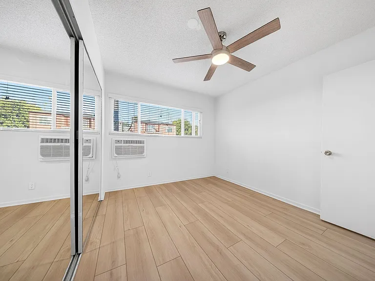 1815 N. Harvard Blvd — Photo 14