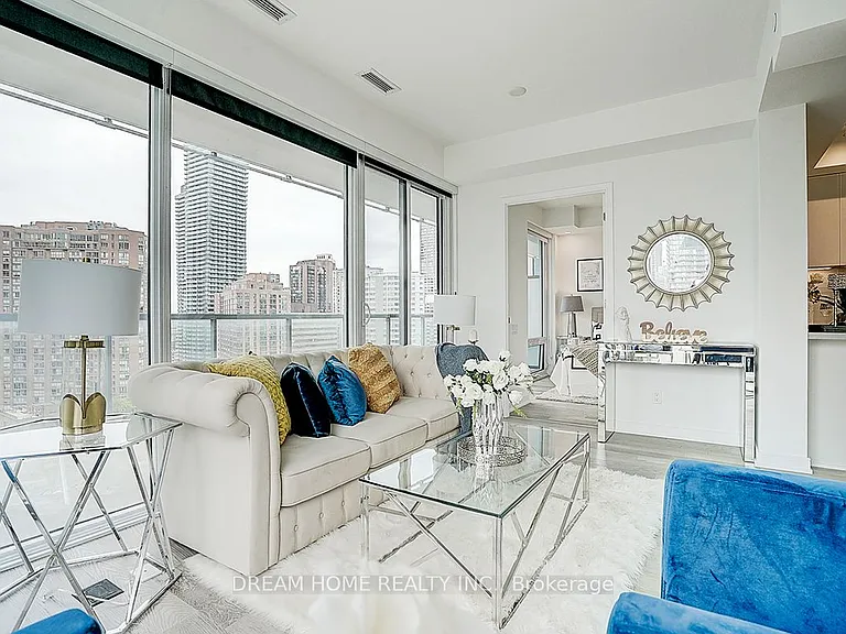 3 Gloucester St #1809 — Photo 1