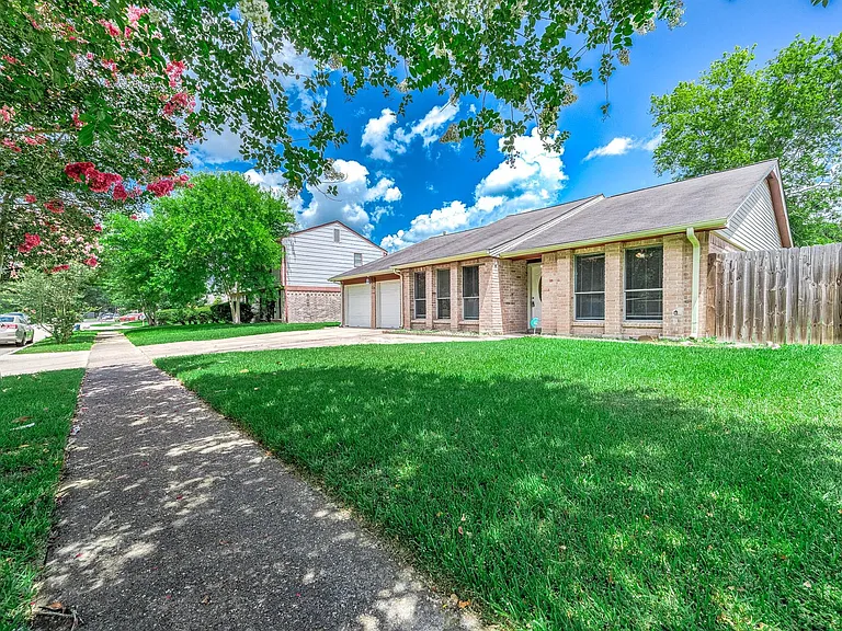 16238 Sierra Grande Dr — Photo 3