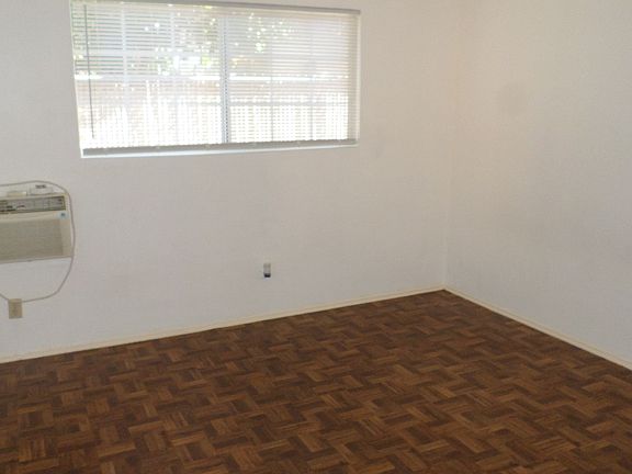 4th image of 2613 Muscatel Ave