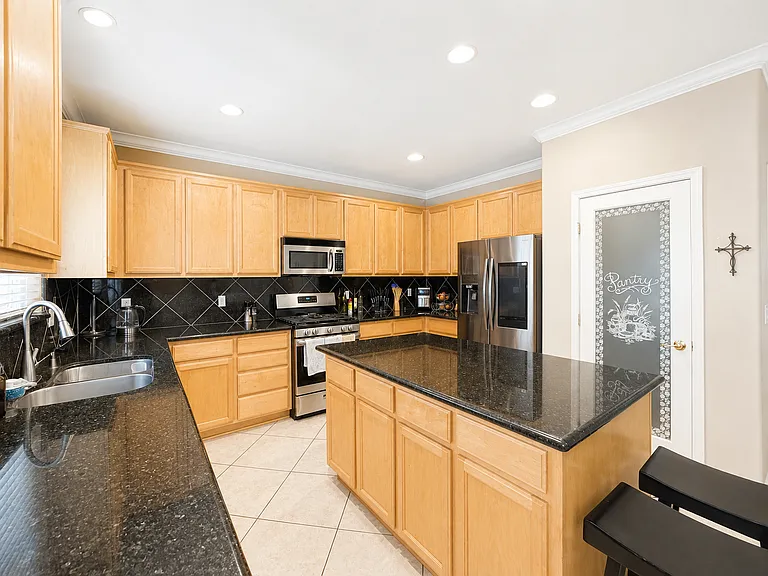 10435 Nations Cir — Photo 8