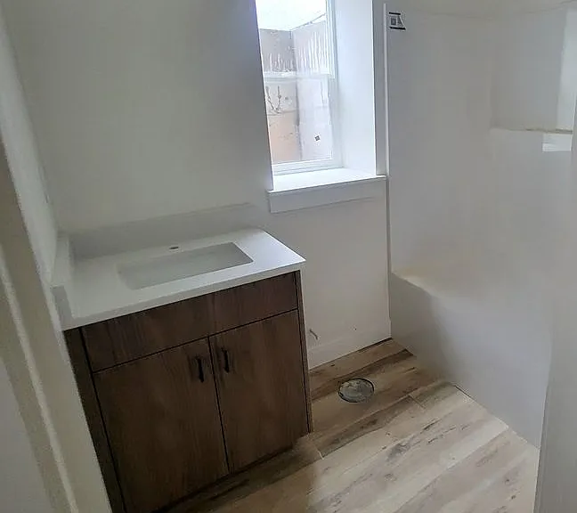 1223-1229 E Laurel St — Photo 16
