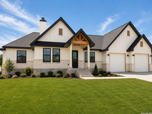 120 ASH PKWY, La Vernia, TX 78121