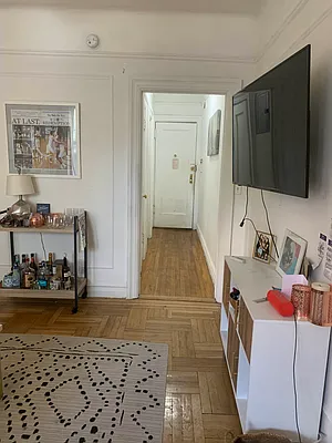 Rented by M.Grossman R.E. Management | media 16