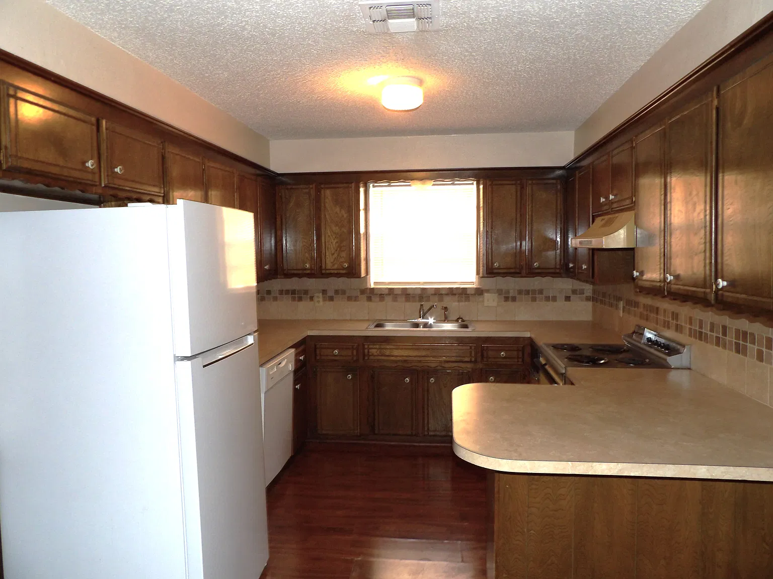 3 bed, 1.5 bath, 1445 sqft, $1,095 — Photo 4