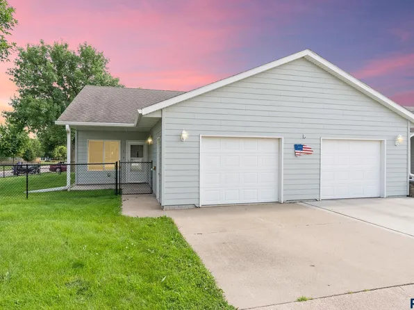 703 N Mundt Ave Unit 1, Hartford, SD 57033