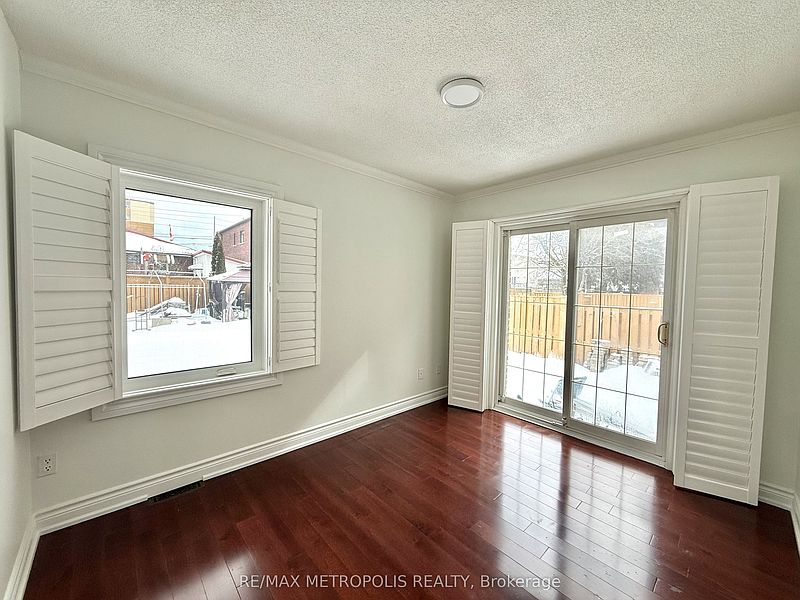 Toronto House for rent - 3 Bedrooms — photo 2
