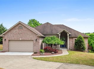 113 Cedar Ln, Houston, PA