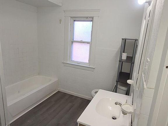 4th image of 2108 W 91st St