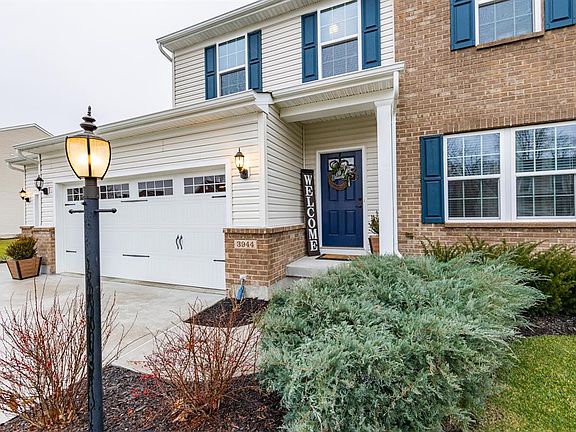 3rd image of 3944 Shawnas Way