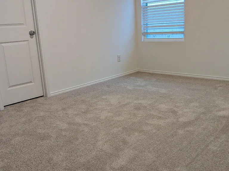 1512 Silver Oak Ln — Photo 11