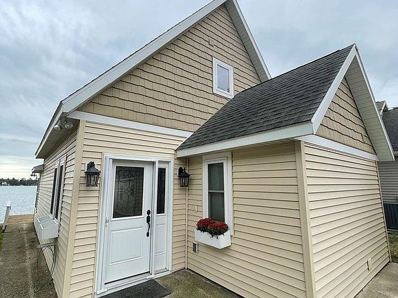 2nd image of 7230 Eldred Ave NE