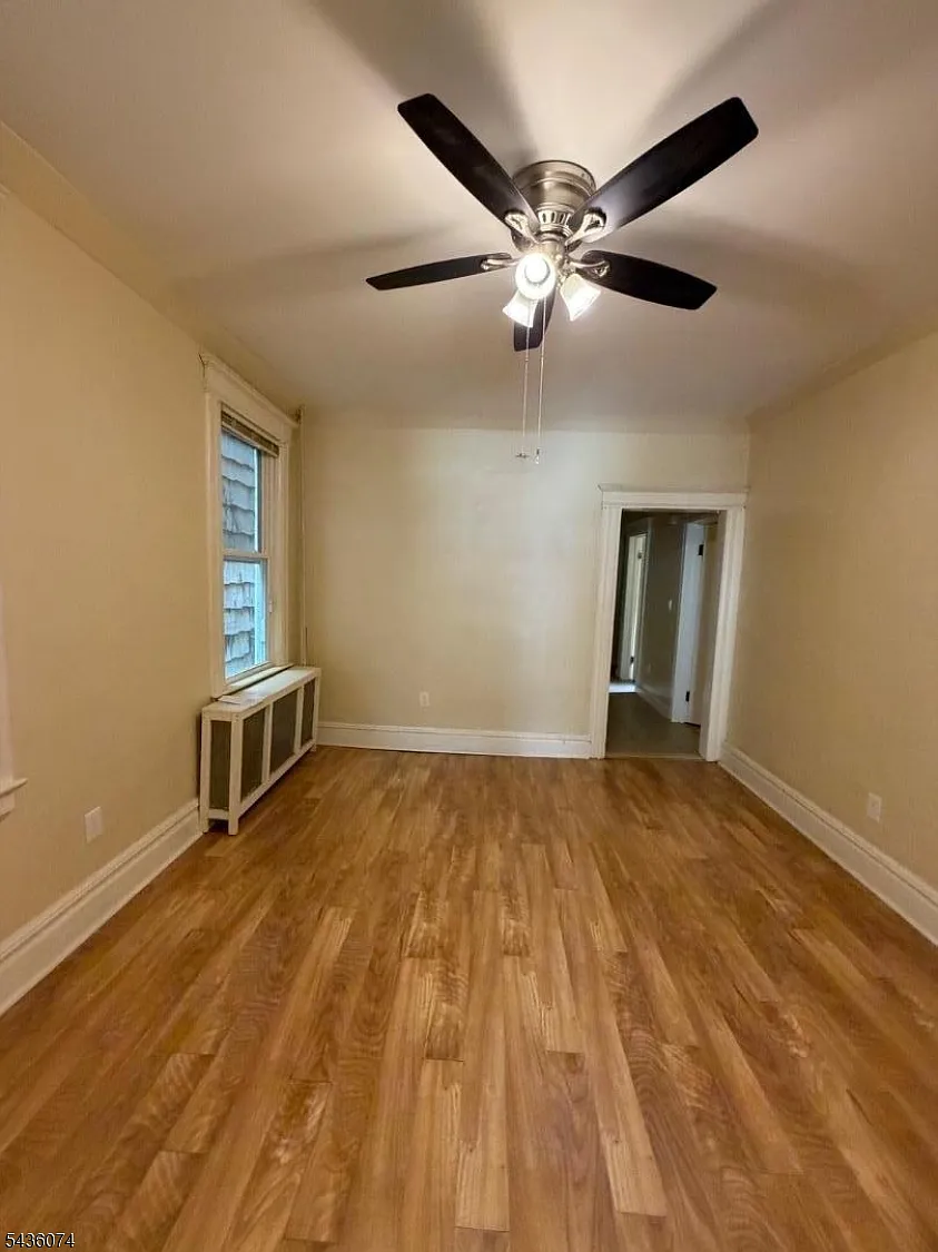 3 bed, 1.0 bath, $1,975 — Photo 2
