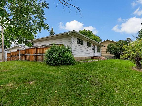 2nd image of 27 NE Dovercrest Way SE