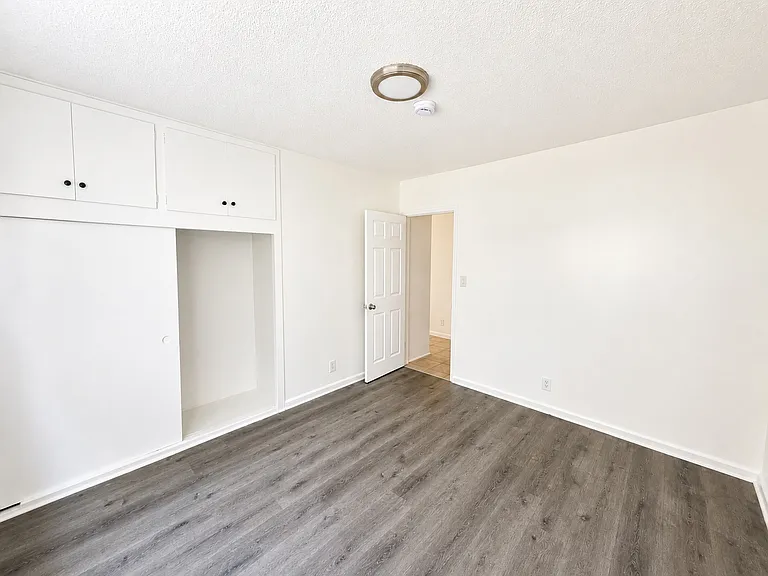 2672 S Redondo Blvd — Photo 4