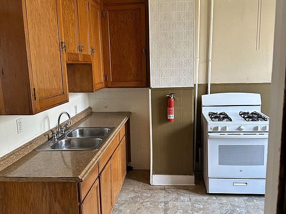 3rd image of 1086 Minnehaha Ave E #1