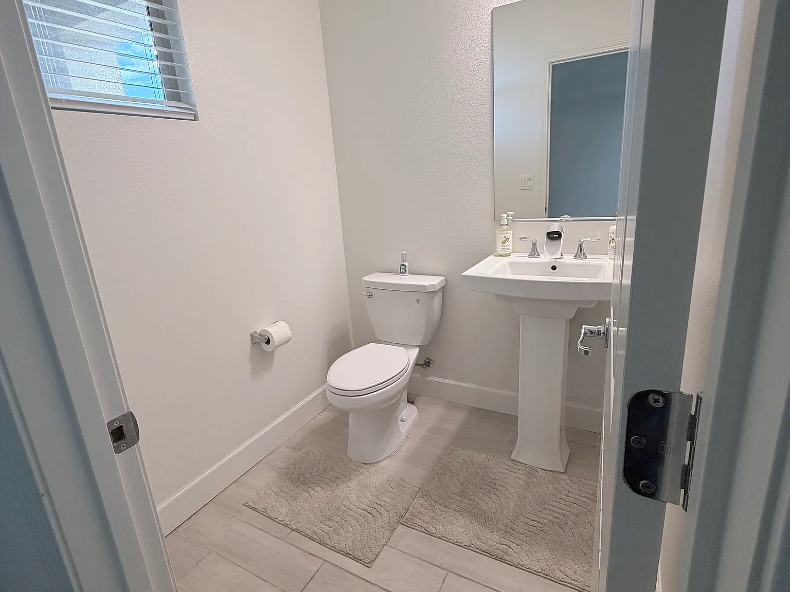 4 bed, 2.5 bath, 1945 sqft, $3,695 — Photo 4