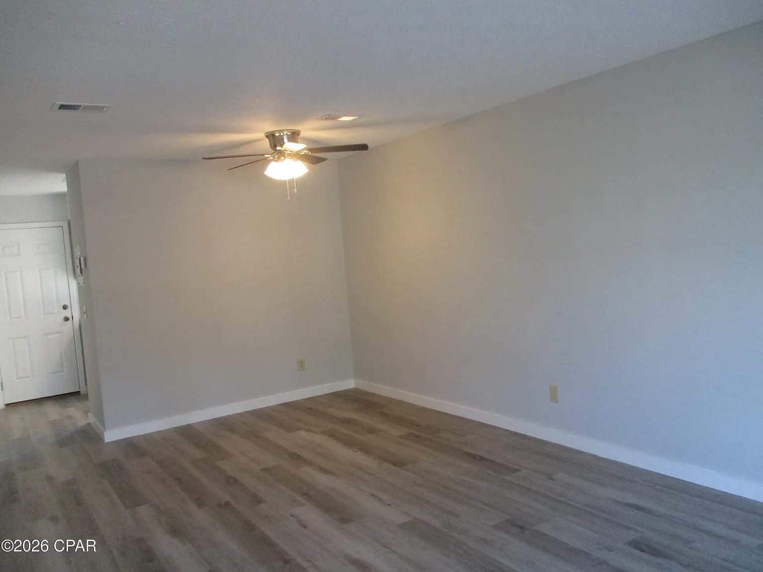 2 bed, 1.5 bath, 988 sqft, $1,200 — Photo 2