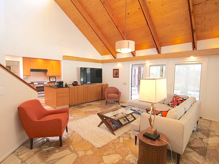 1801 Notre Dame Dr NE — Photo 12