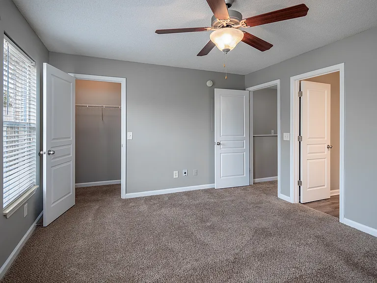 Bedroom with carpet